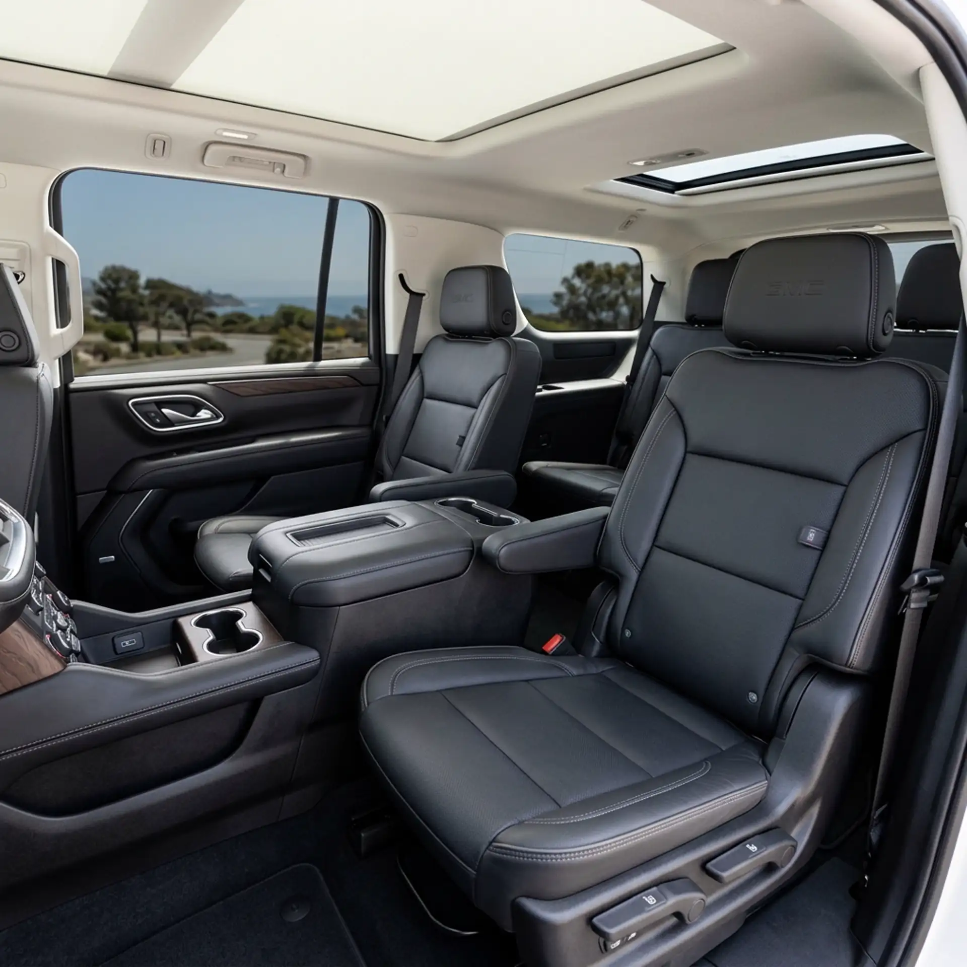 GMC Yukon XL / Denali angle 2